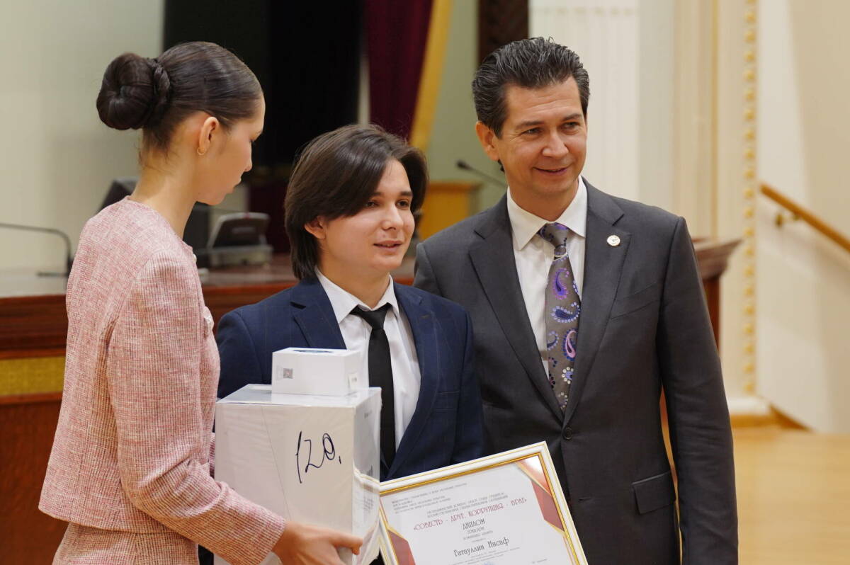 В Казани наградили победителей юбилейного антикоррупционного конкурса среди молодежи