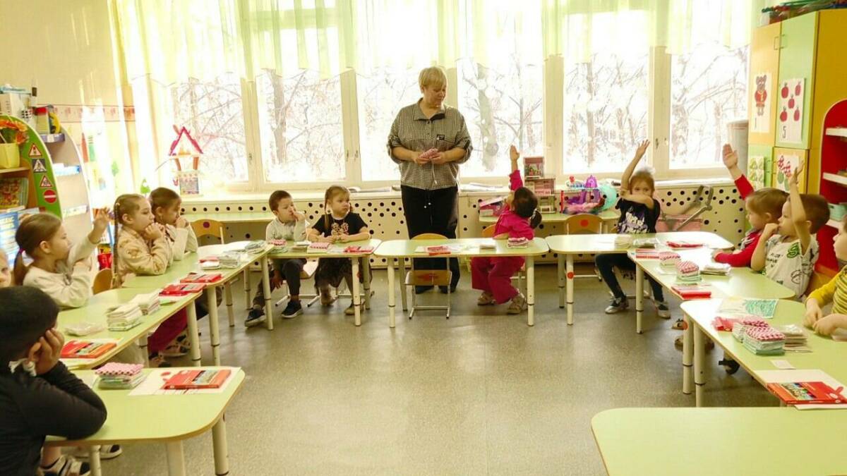 В детсаду Нижнекамска ко Дню героев Отечества изготовили наборы сухого душа для СВО