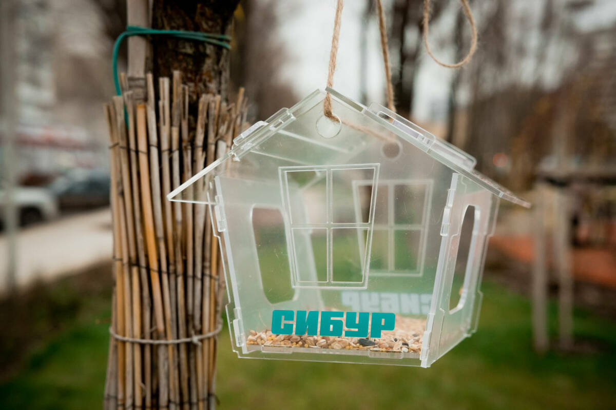 В парках Казани появились полимерные кормушки для птиц