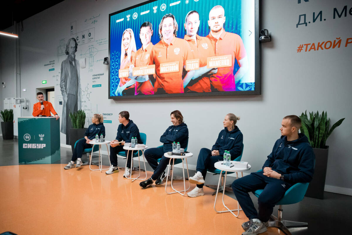 Амбассадоры РФС в Казани: мастер-класс, фан-встречи и прогулки по предприятию