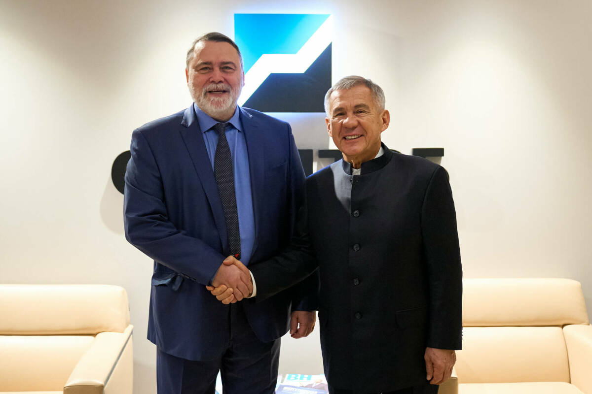 Минниханов обсудил с Артемьевым перспективы размещения биржи БРИКС в Казани