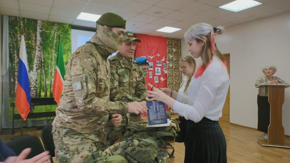 «Хочу стать таким же, когда вырасту»: бойцы СВО из Нижнекамска встретились со школьниками
