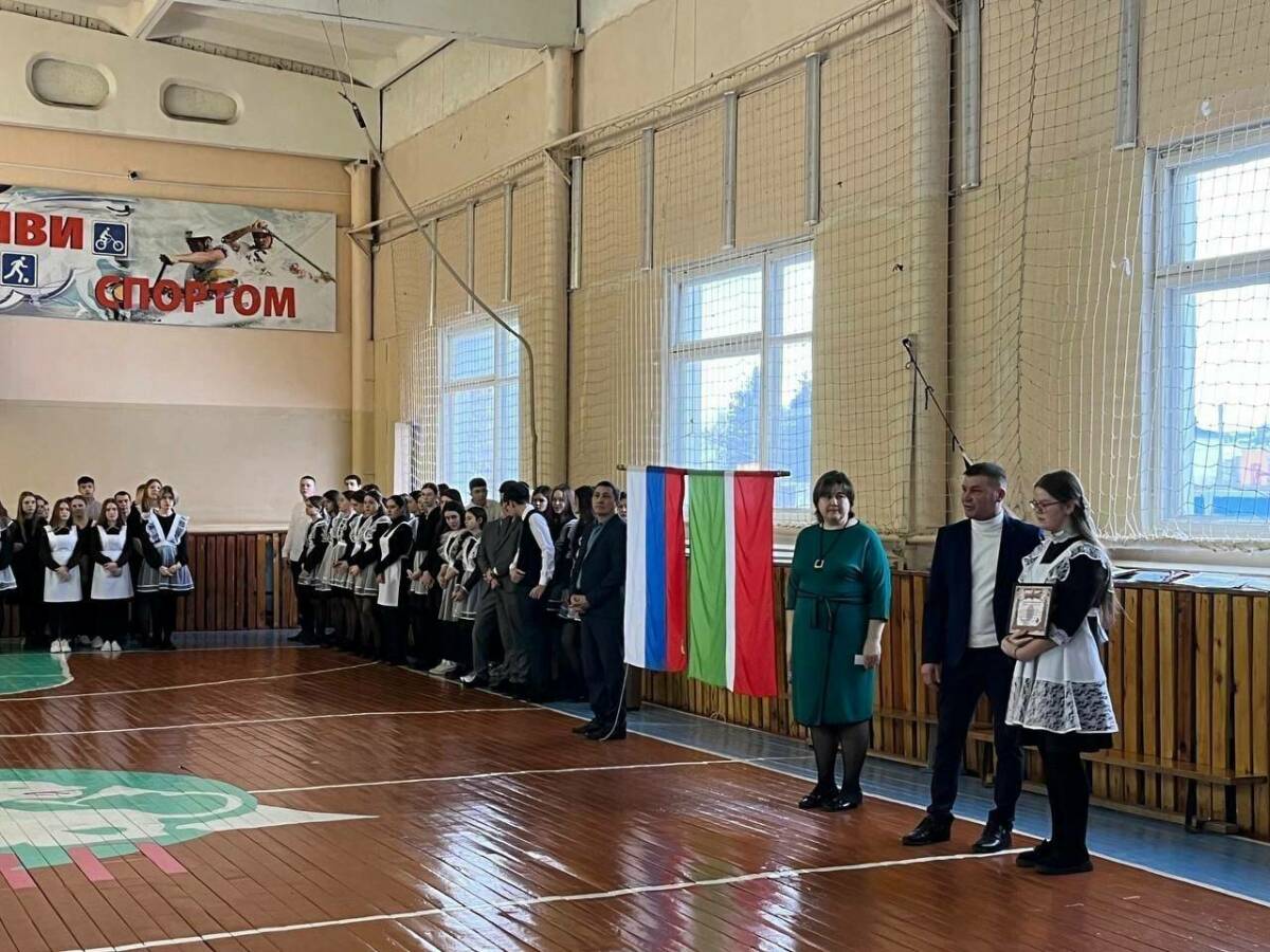 Школьнице из Новошешминска вручили благодарственное письмо за поддержку СВО