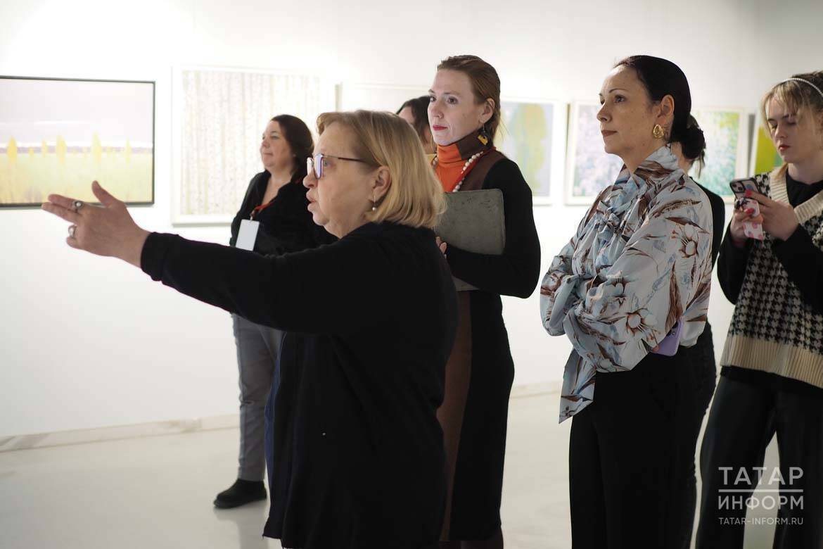 Фокус Федотова: большая выставка в ГСИ собрала пейзажи маслом, пастелью, углем и маркером