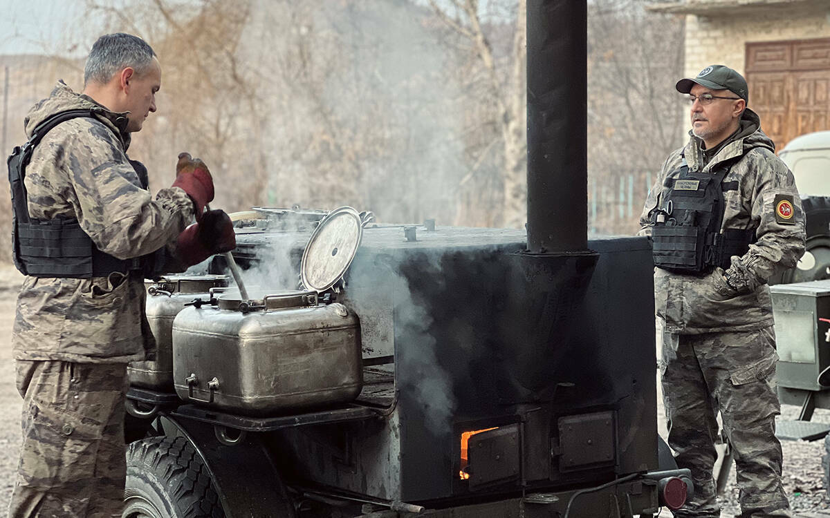 И накормить, и вылечить: Рустам Гатин из Челнов третий год помогает жителям Лисичанска