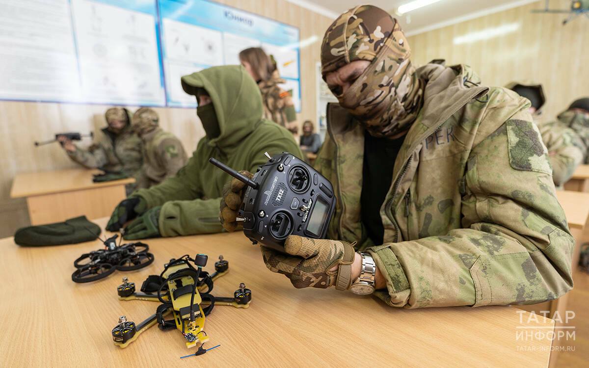 «Учим, как спасти себя и товарища»: как контрактников под Казанью готовят к передовой