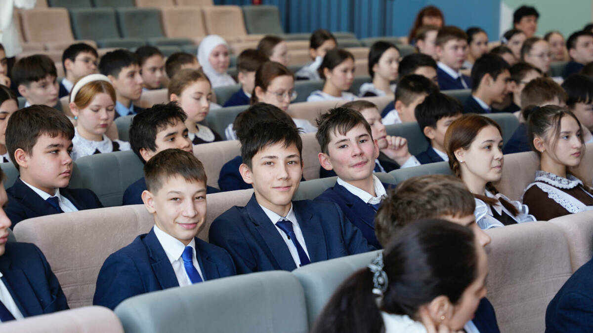 Минцифры РТ рассказало школьником Казани об отечественных ОС