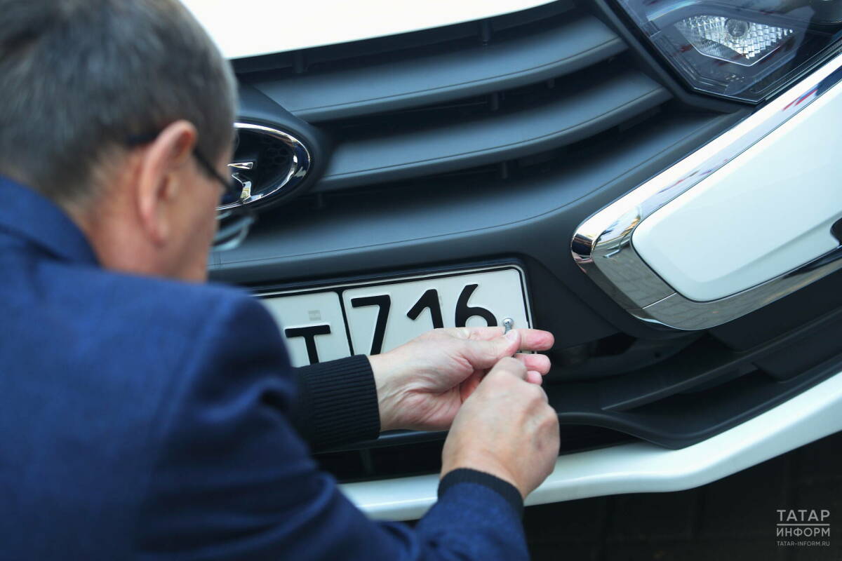 Продажи легковых автомобилей с пробегом в России в январе выросли почти на 30%