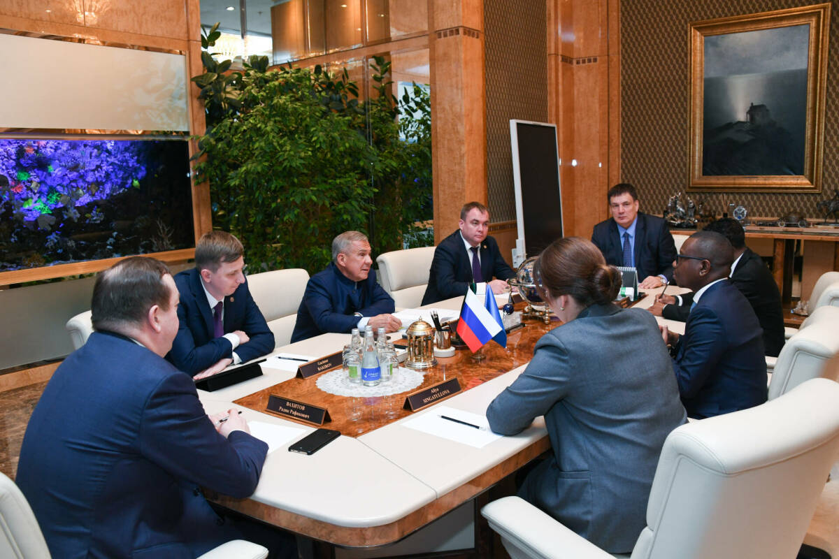 Минниханов обсудил перспективы сотрудничества с послом Сомали в России