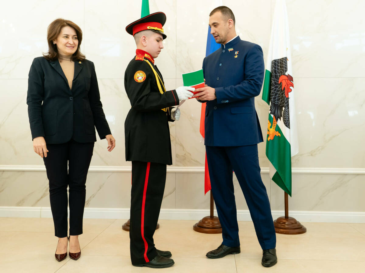 «Гордитесь почетным званием гражданина России»: казанским кадетам вручили паспорта