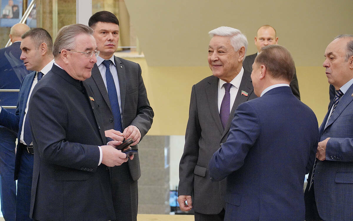 Бойцам СВО помогут с выборами, КФУ покорит ОАЭ: о чем говорили в парламенте Татарстана