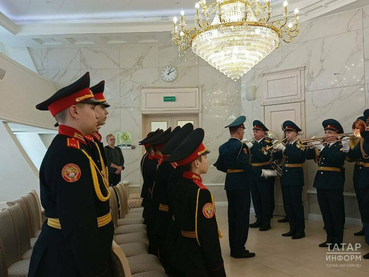 «Гордитесь почетным званием гражданина России»: казанским кадетам вручили паспорта