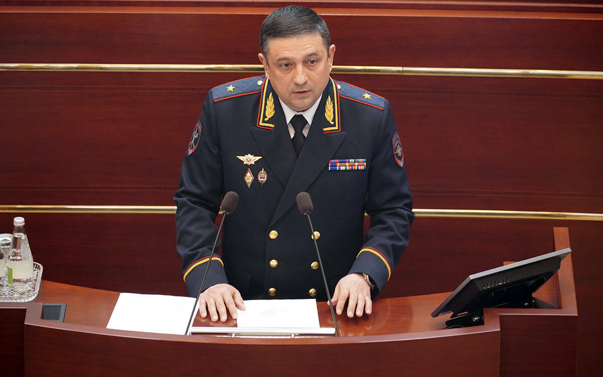 Миллиарды аферистам и депортация исламистов: глава МВД РТ отчитался перед депутатами