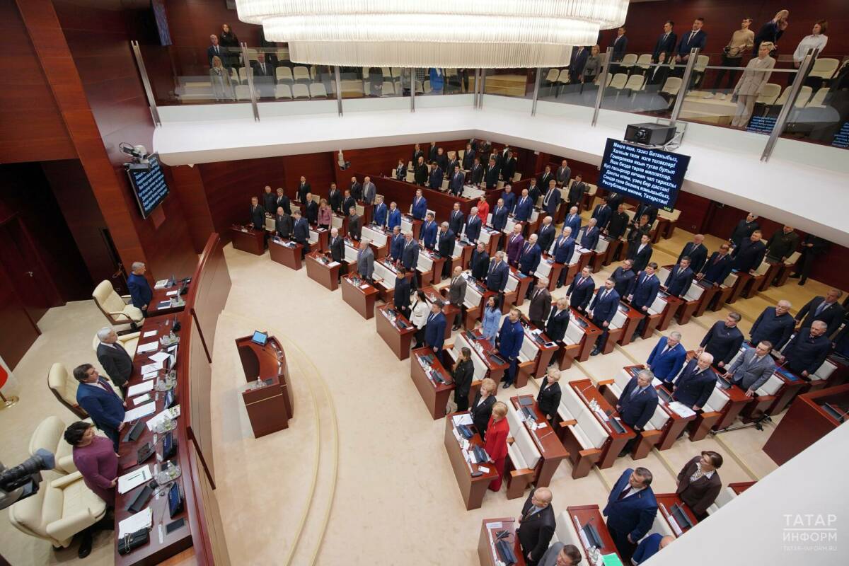 Миллиарды аферистам и депортация исламистов: глава МВД РТ отчитался перед депутатами