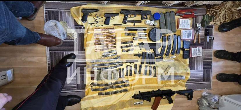 Оперативники задержали челнинца, в квартире которого находился схрон оружия и боеприпасов