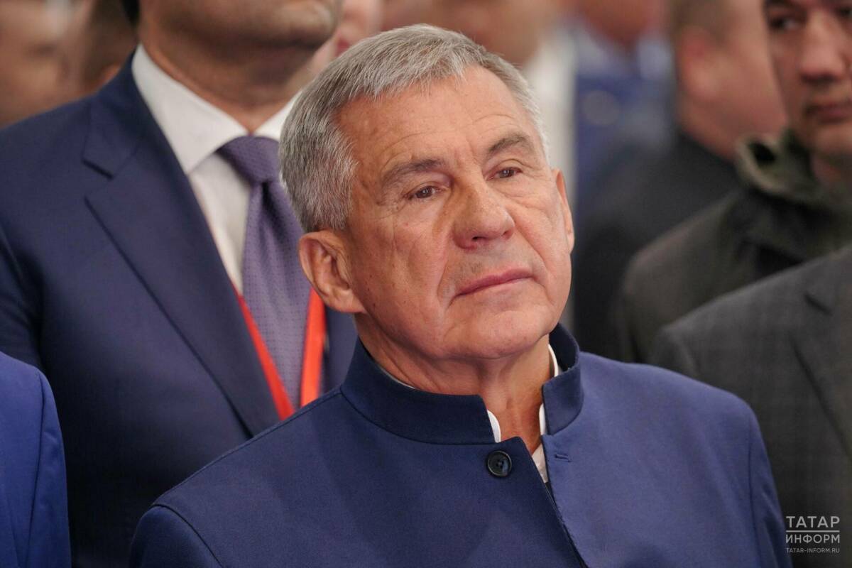 Минниханов опубликовал видеопоздравление с Днем защитника Отечества