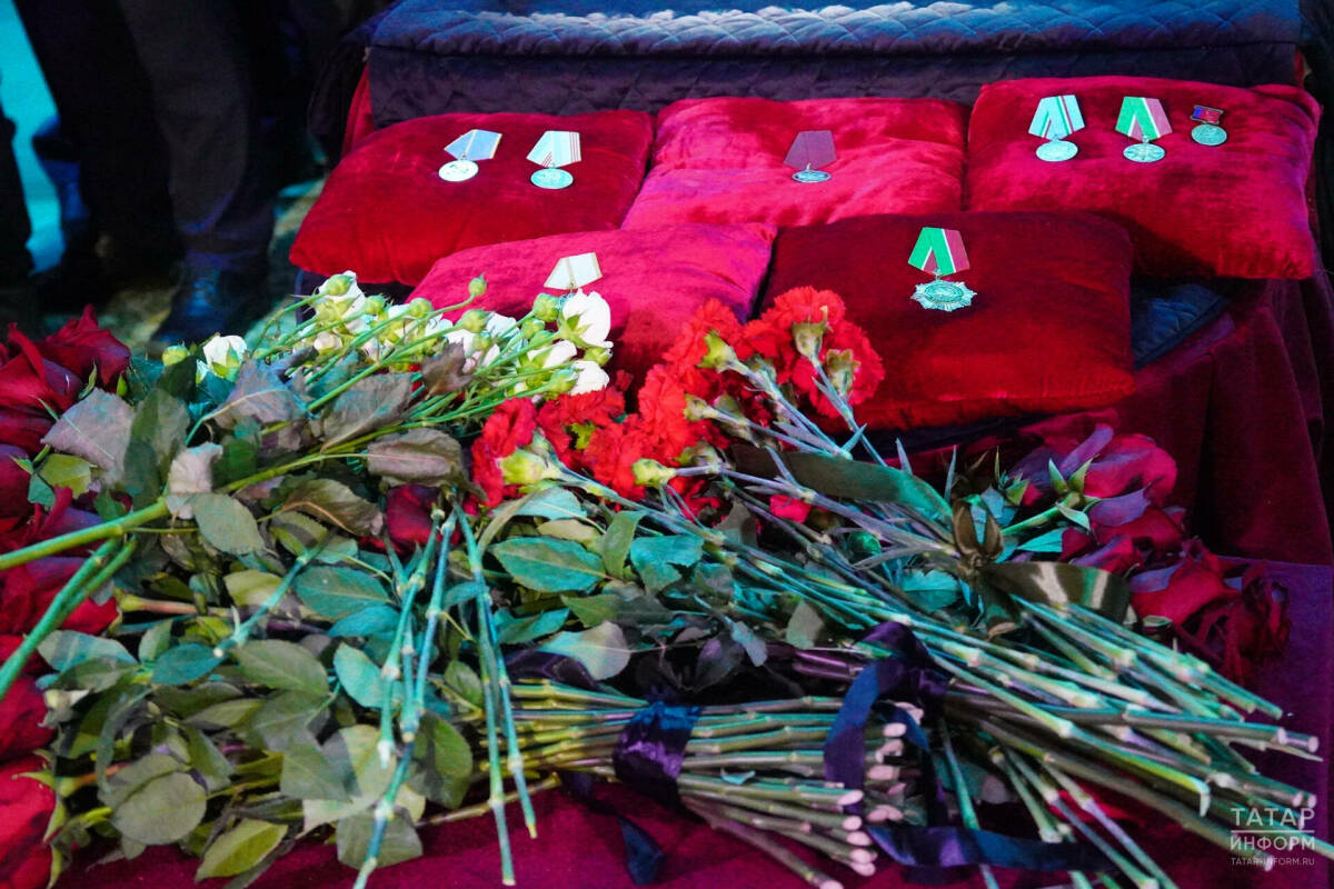 «Ушла эпоха, мы все осиротели»: В Казани простились с Ильгизом Хайруллиным