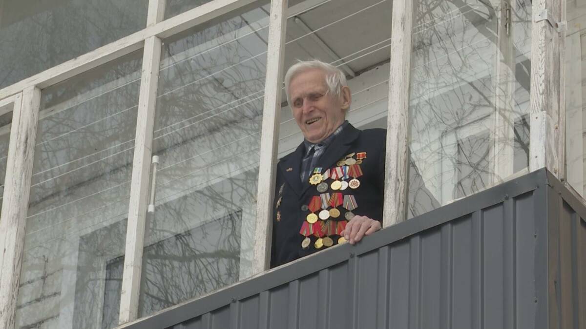 Марш барабанщиков: кадеты Зеленодольска поздравили ветеранов с 23 Февраля