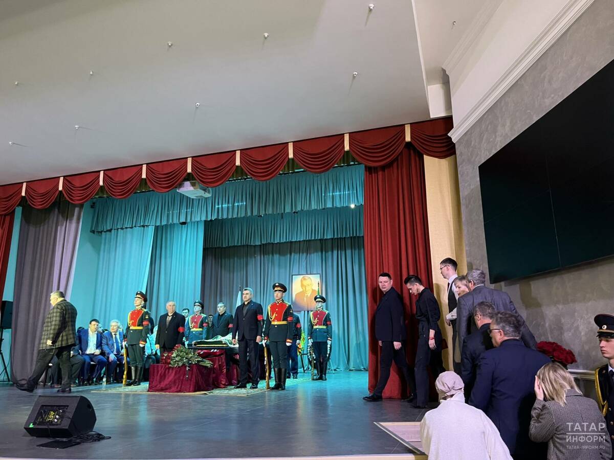 «Ушла эпоха, мы все осиротели»: В Казани простились с Ильгизом Хайруллиным