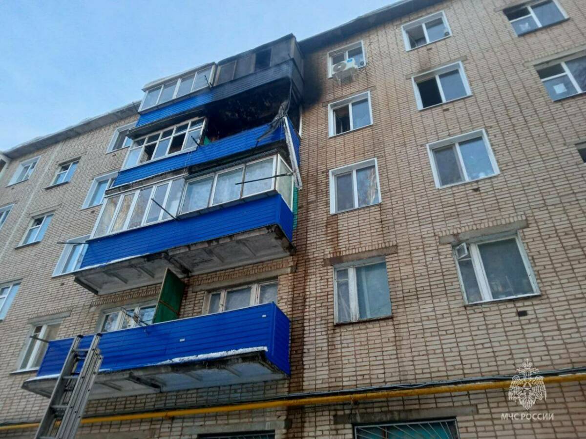 На пожаре в многоэтажке в Чистополе погибли женщина и двухлетний ребенок