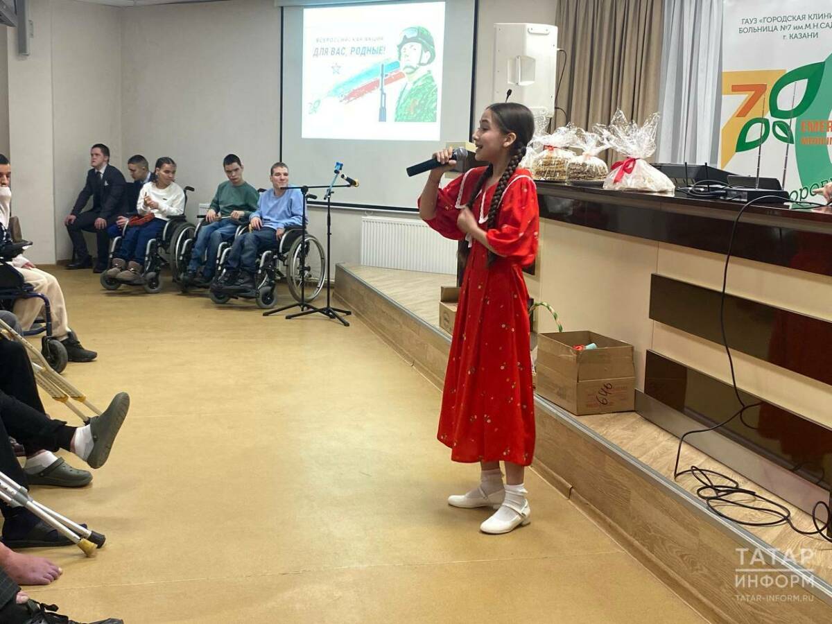 «Хотим поддержать наших»: в госпитале при ГКБ №7 прошел концерт для бойцов