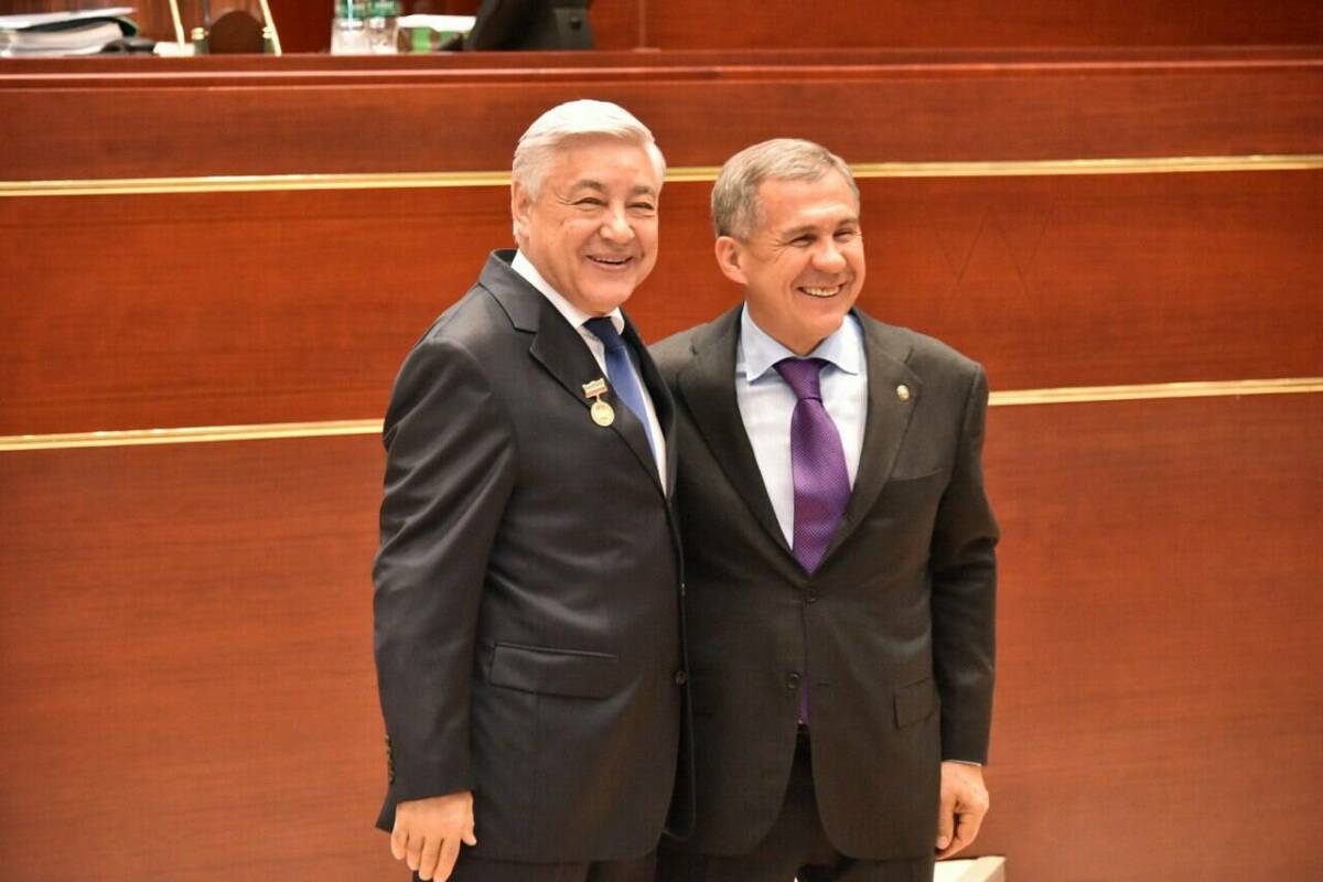 «Лидер новой формации»: Мухаметшин поздравил Минниханова с днем рождения