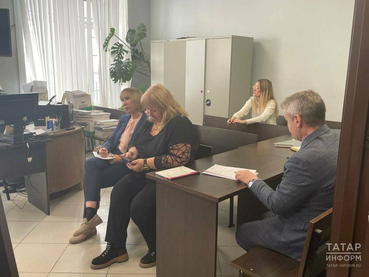 «В СИЗО из-за того, что вину не признаю»: полицейские и бизнесмен во взятках не сознаются