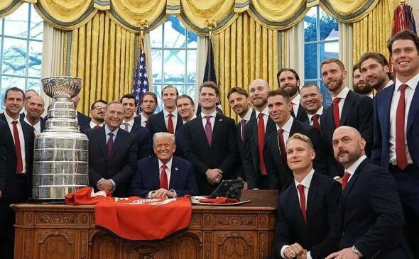 «От имени всех, кто смотрел, спасибо, Боб». Трамп про российского вратаря Бобровского