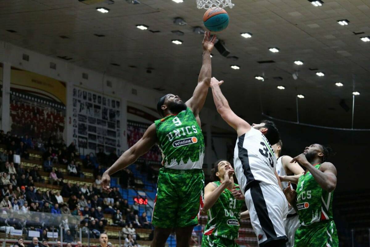 УНИКС разгромил «Автодор» и достиг 16 победы к ряду