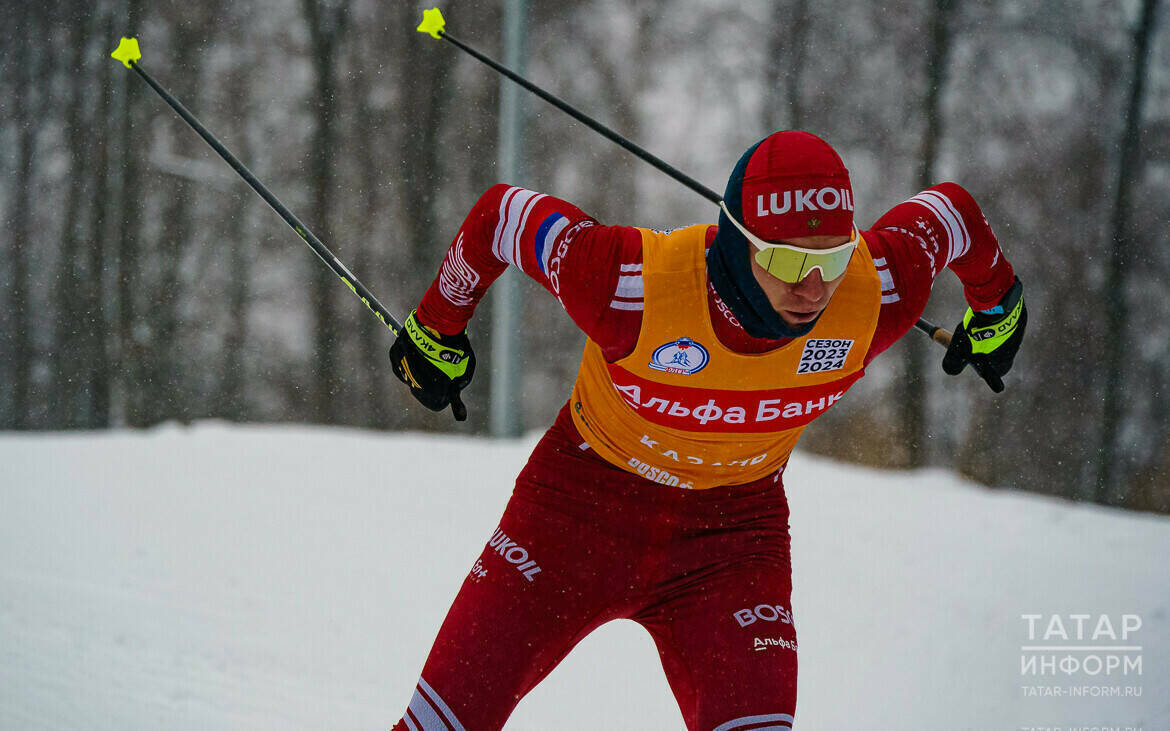 Большунов взял золото в скиатлоне на чемпионате России по лыжным гонкам