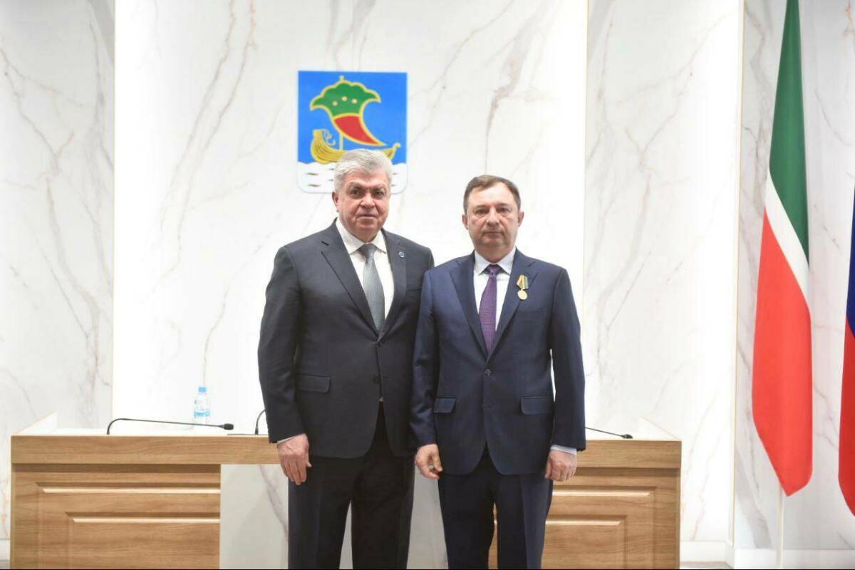 «Гордость города»: ряд руководителей в Челнах награждены медалями Минобороны