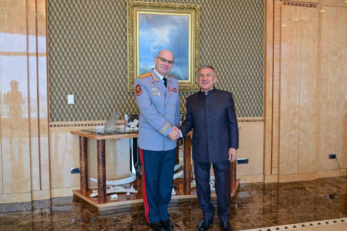 Минниханов встретился с замдиректора Росгвардии Олегом Плохим