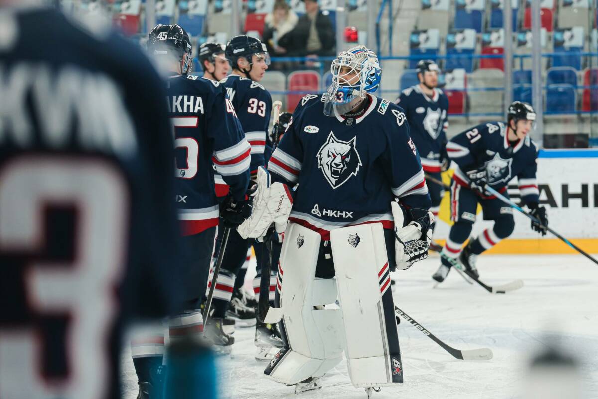 «Нефтехимик» гостит у лидеров КХЛ, ярославского «Локомотива»