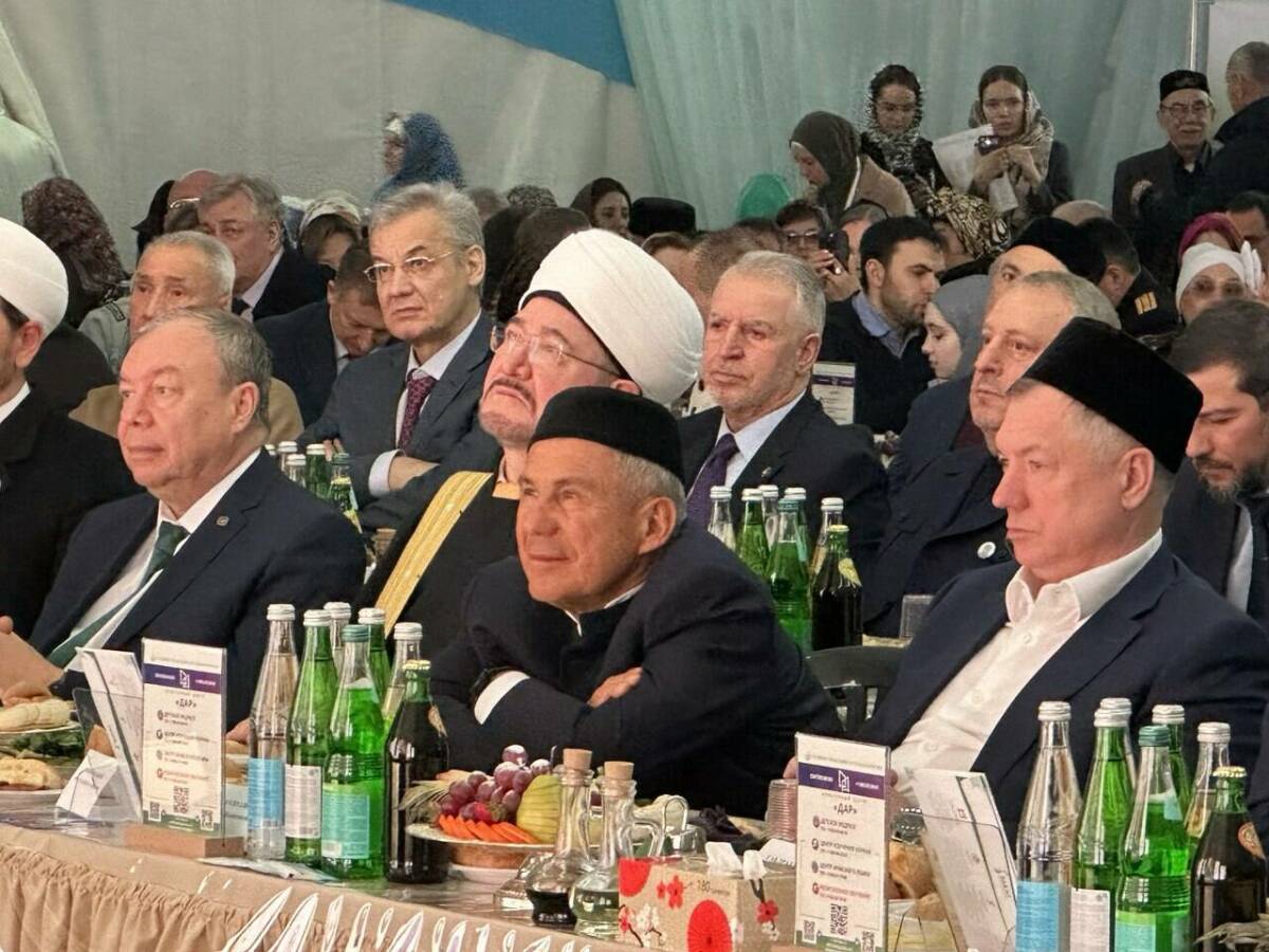 Поддержка бойцов и Kazanforum: Минниханов выступил на вечере РТ в «Шатре Рамадана»