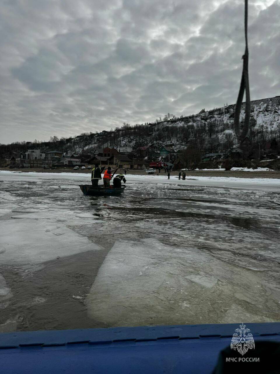 Бабушку, провалившуюся под лед, спасли из полыньи в Татарстане