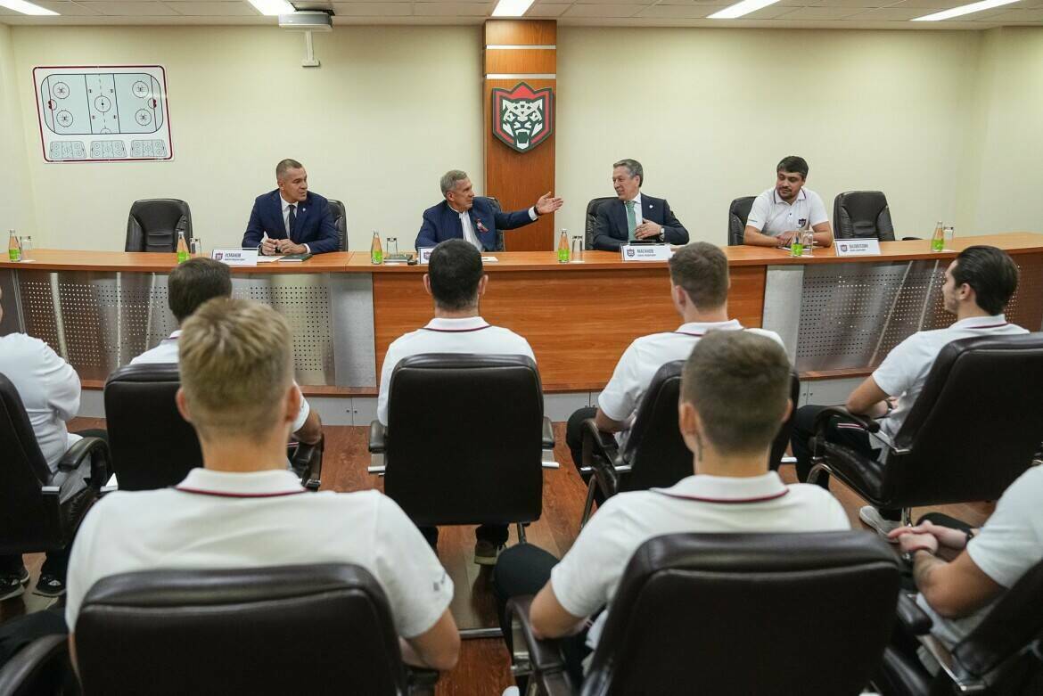 Рустам Минниханов проведет традиционную встречу с «Ак Барсом» перед стартом плей-офф