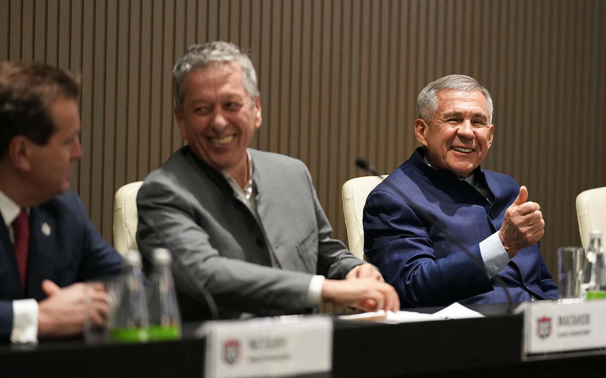 «Я не очень фартовый, но слежу за вами»: как Минниханов «проводил» «Ак Барс» в плей-офф