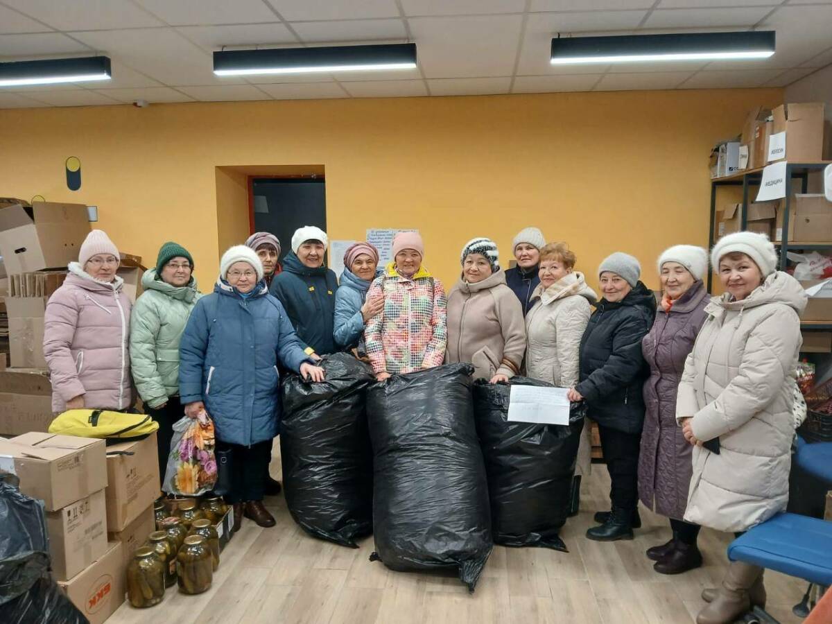 «Мы знаем, ради чего стараемся»: актанышцы плетут маскировочные сети для военных