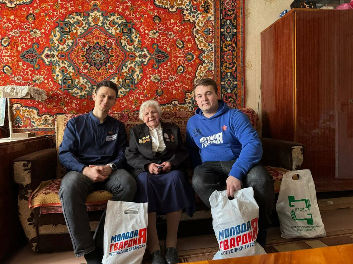 Молодогвардейцы Казани навестили ветеранов в рамках акции «Выходные с ветераном»