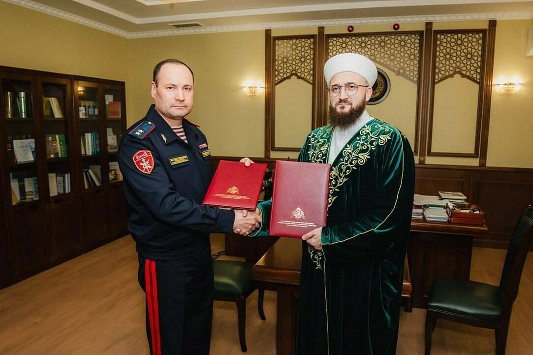 Муфтий Татарстана и глава Росгвардии по РТ обсудили планы по сотрудничеству