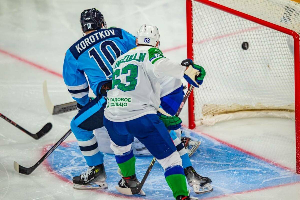 «Салават Юлаев» всухую уступил «Сибири» в третьем матче серии