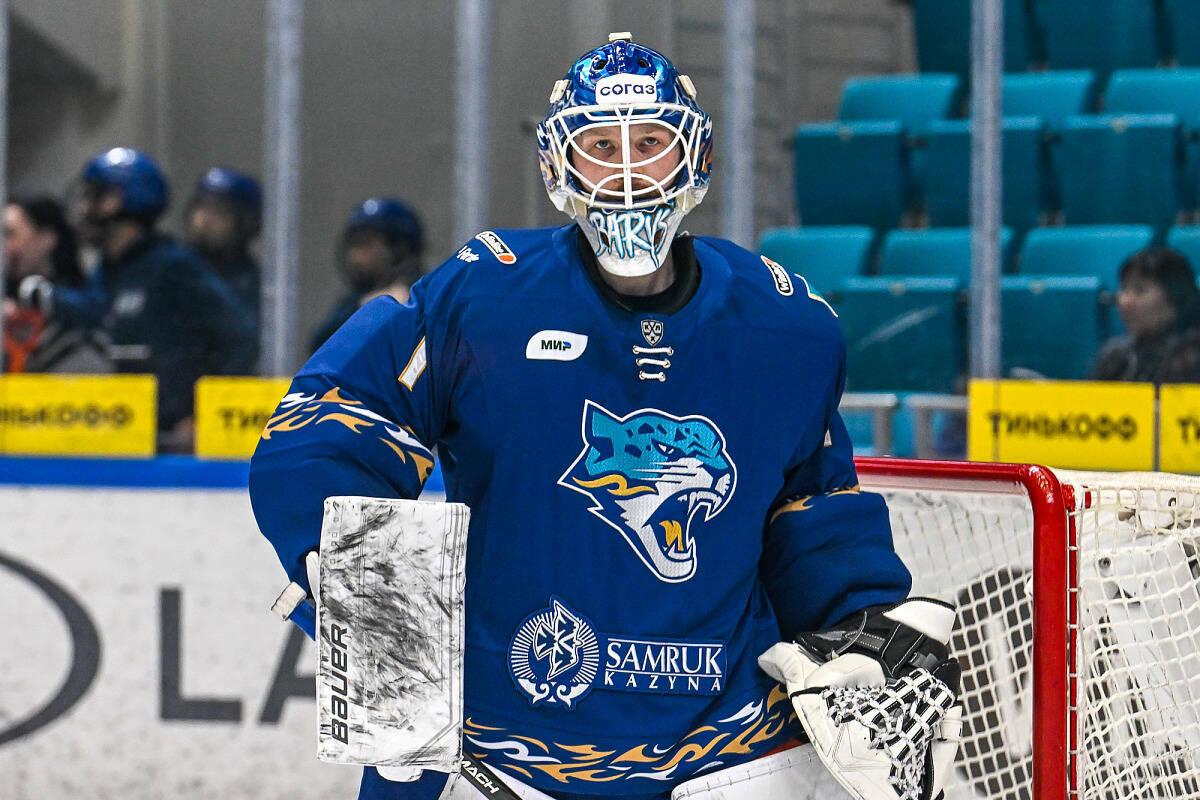 Вратарь «Барыса» Бояркин пропустит около полугода из-за операции на крестообразных связах