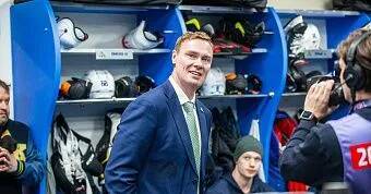 «Салават Юлаев» заложил автомобили, автобусы и машину для заливки льда