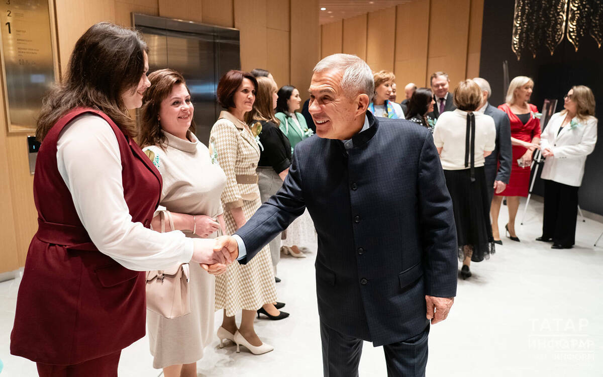 Рустам Минниханов - женщинам: «Вы - сила, которая помогает преодолевать любые трудности»