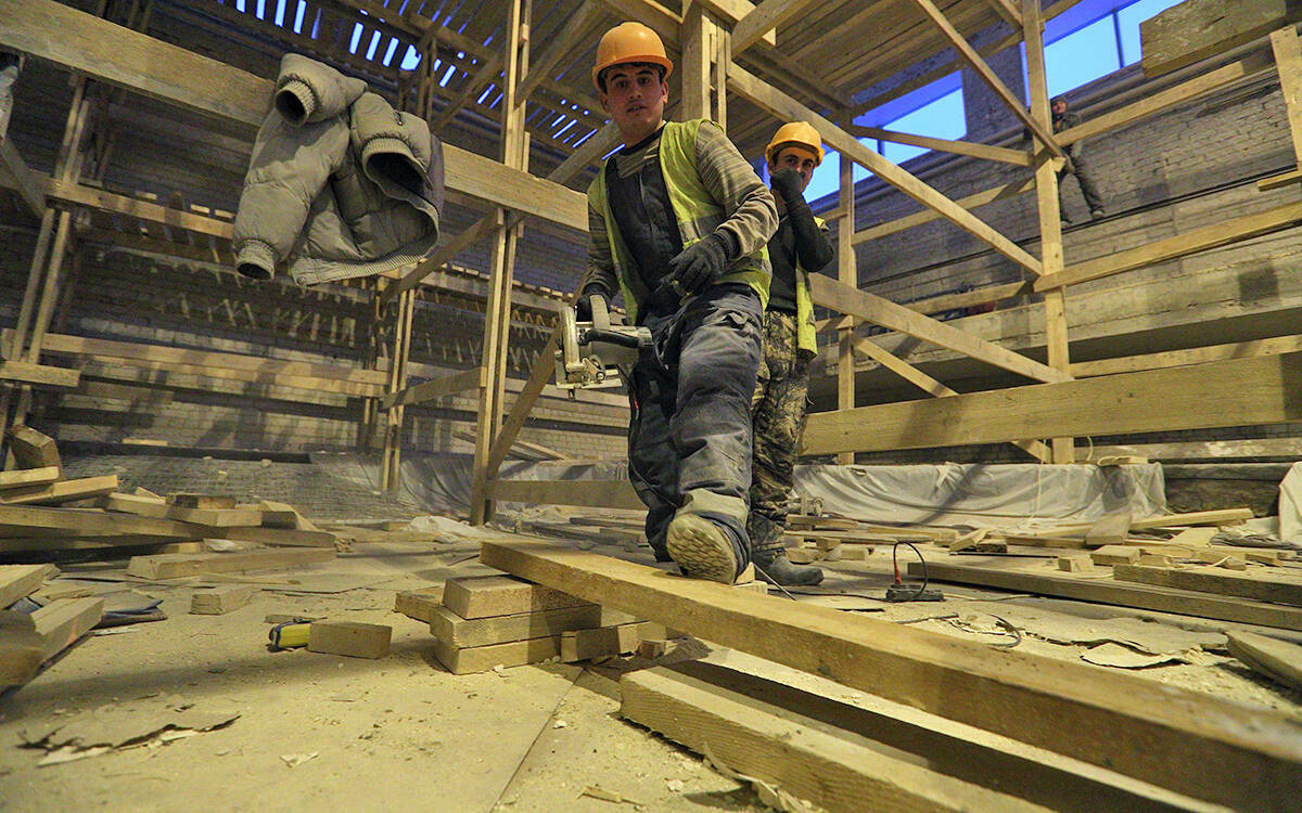 С 1 мая нелегальных мигрантов ждет депортация: как легализовать свое пребывание в России?