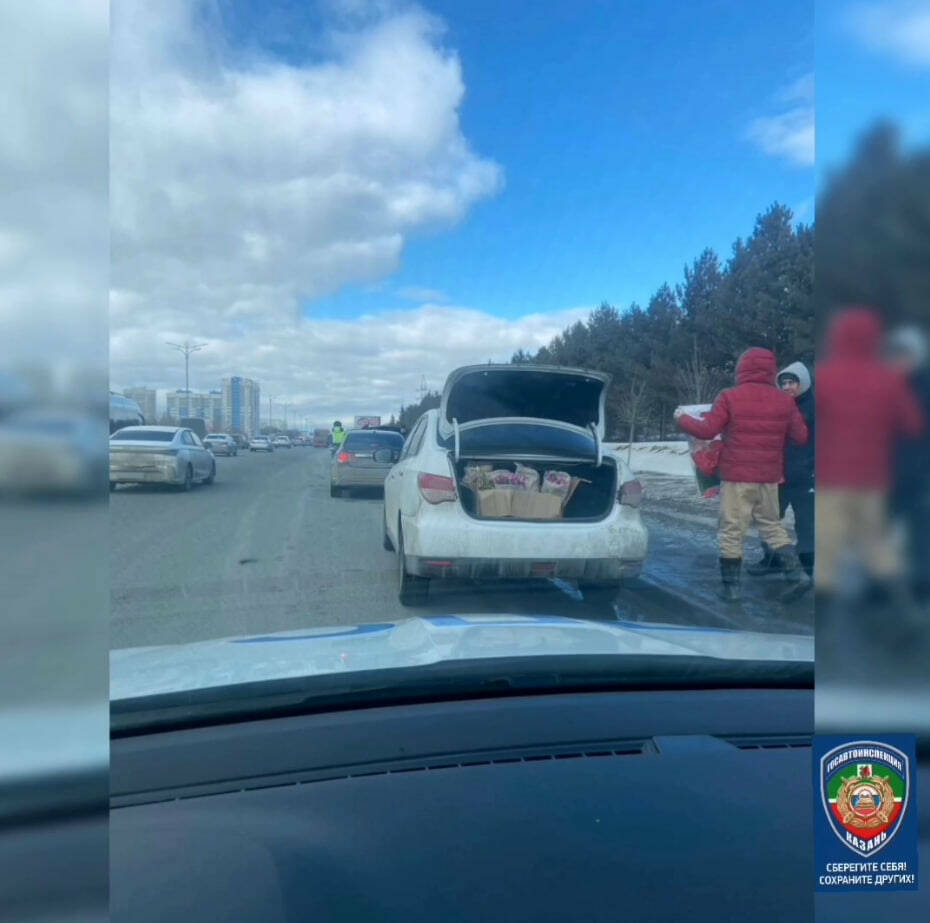 В праздники автоинспекторы Казани устроили облаву на нелегальных продавцов цветов