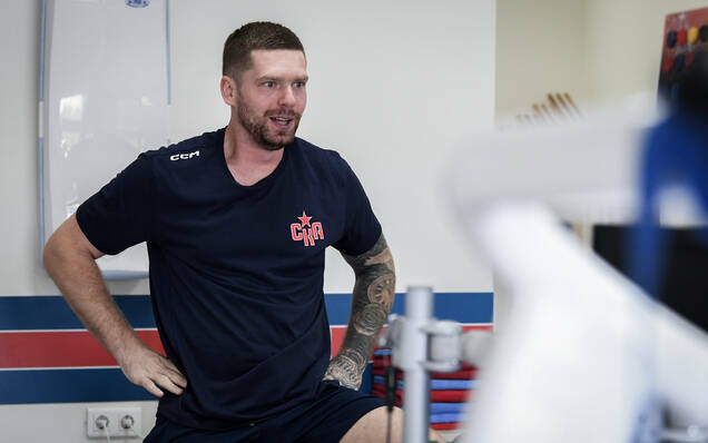 «Пусть еще семь лет играет до возраста Овечкина». Фетисов - об уходе Кузнецова из СКА