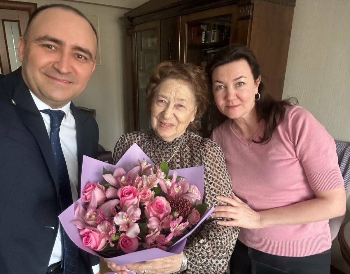 Представители Татарстана поздравили с днем рождения дочь Мусы Джалиля