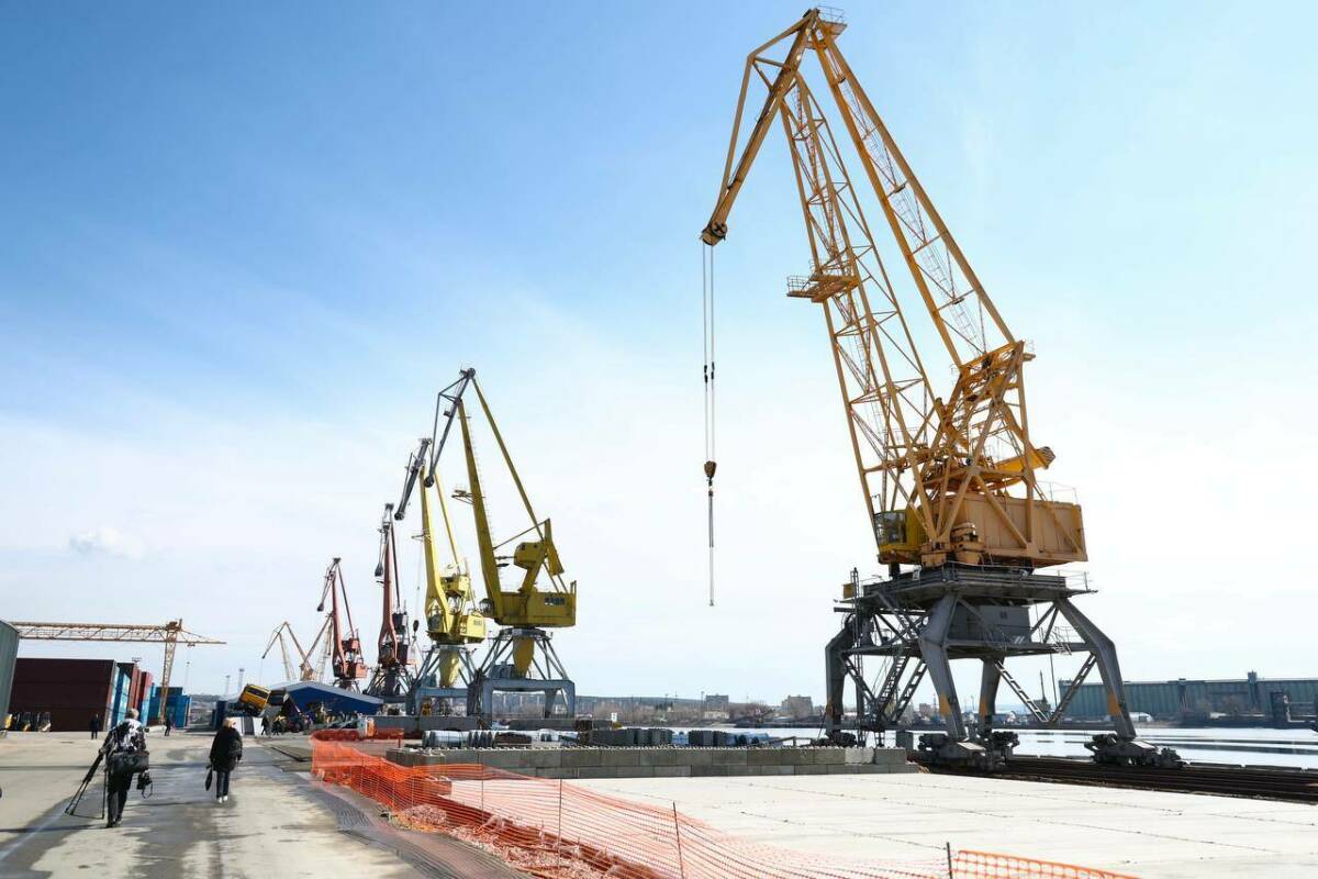 «Порт Тольятти» представил планы развития Патрушеву и Комарову в первый день навигации