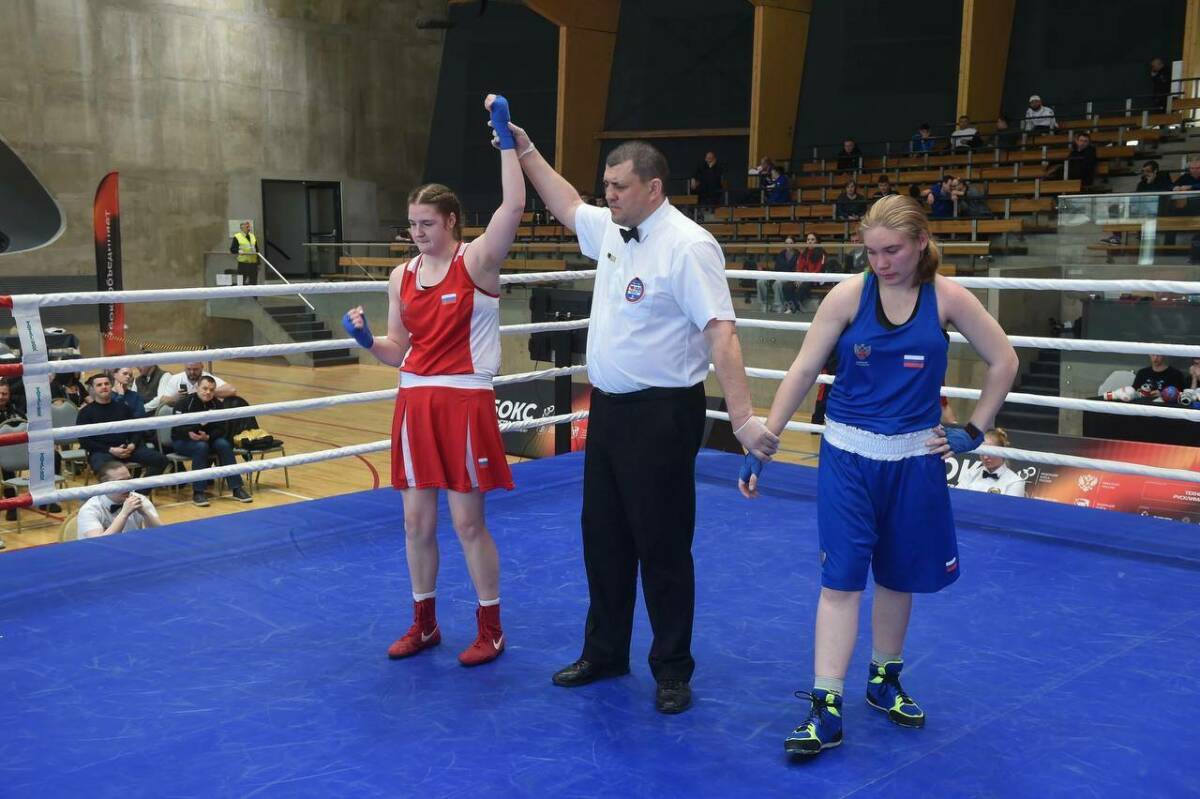 Татарстанка Антипова взяла золото первенства России по боксу, закончив бои досрочно